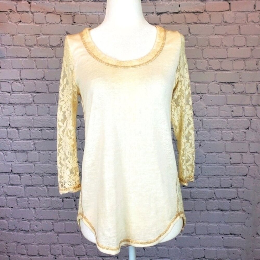 MISS Me Lace Sleeve High Low Crew Neck Tee sz. SM